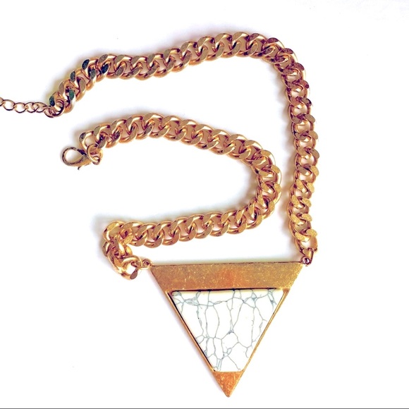 Statement necklace gold and marble pendant - Picture 3 of 6